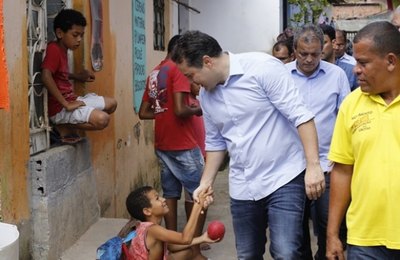 Governador e secretário inspecionam obras de grotas na capital