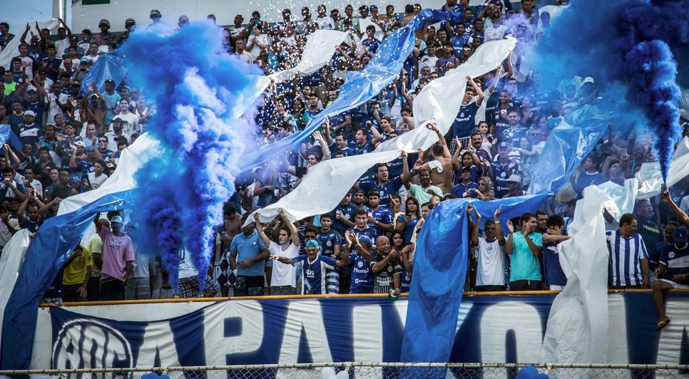 torcida do confiança.jpg
