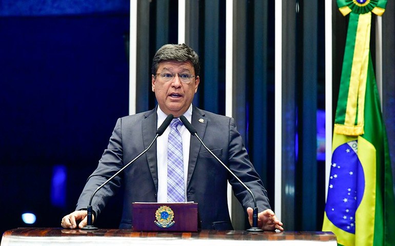 Carlos Viana defende registro imediato de remédio estrangeiro para doenças raras