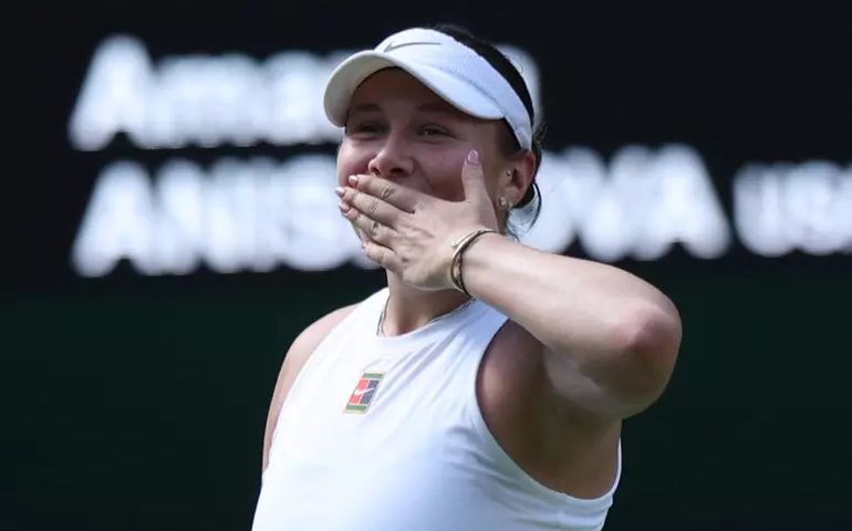 Swiatek e Anisimova decidirão simples feminina em Wimbledon