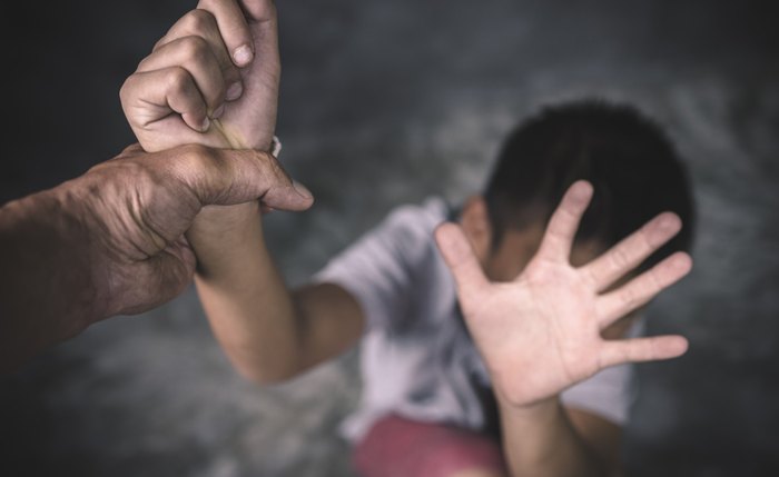 O caso foi descoberto após a vítima dar entrada no Hospital Instituto Doutor José Frota (IJF)