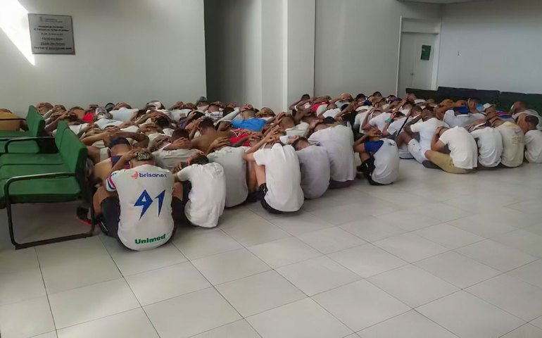 Briga entre torcidas de Fortaleza e Ceará marca chegada para clássico