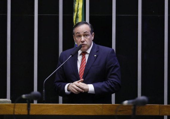 Proposta de emenda à Constituição permite ao Congresso suspender decisão do Supremo