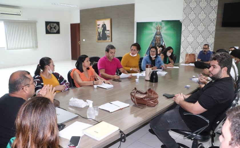 Secretários de Saúde da 9ª e 10ª região de Saúde se reúnem em Delmiro Gouveia para Maratona de Cirurgias no HRAS