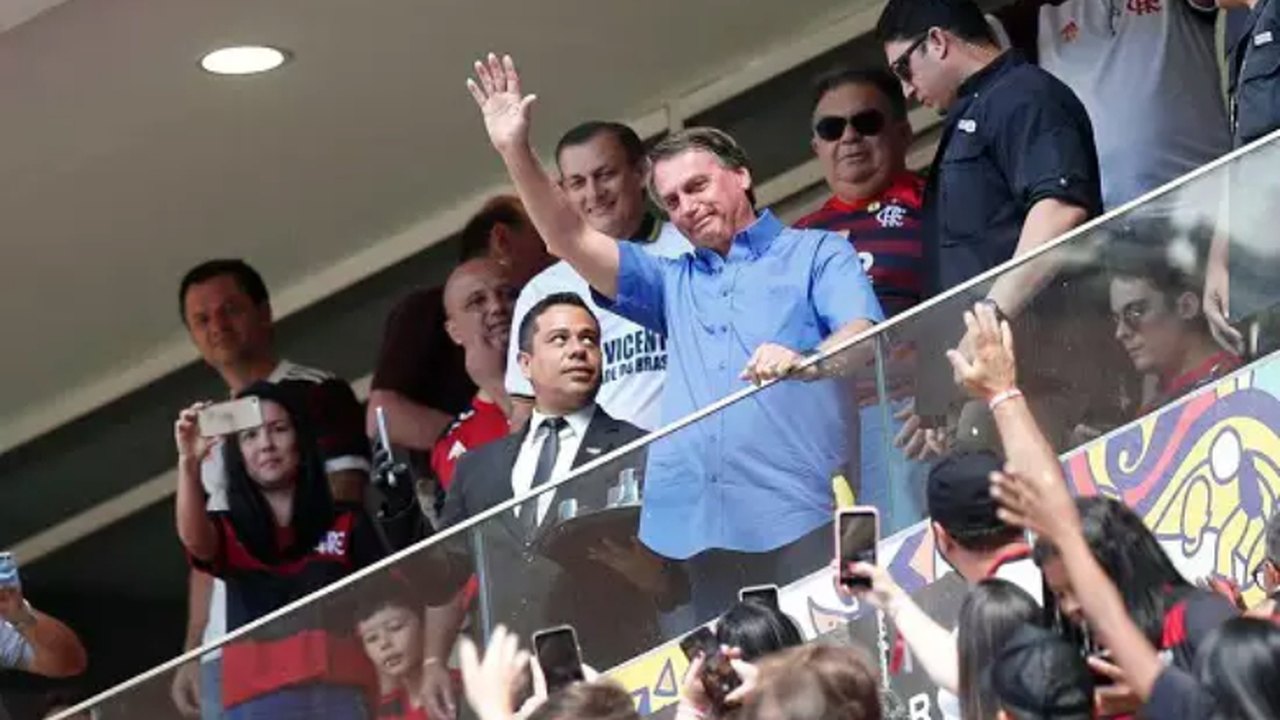[PÉ DE GELO] Bolsonaro vai a jogo em Brasília e Flamengo perde