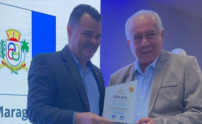 Prefeito de Maragogi, Sérgio Lira, na solenidade de entrega do Prêmio IGM-CFA de Governança Municipal