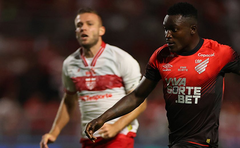 CRB perde para o Athletico-PR e vê jejum do Furacão finalmente chegar ao fim