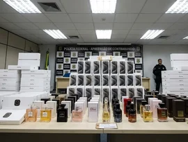 'Muamba de luxo': PRF apreende R$ 150 mil em iPhones e iPads em São Sebastião; trio trazia carga de Foz do Iguaçu