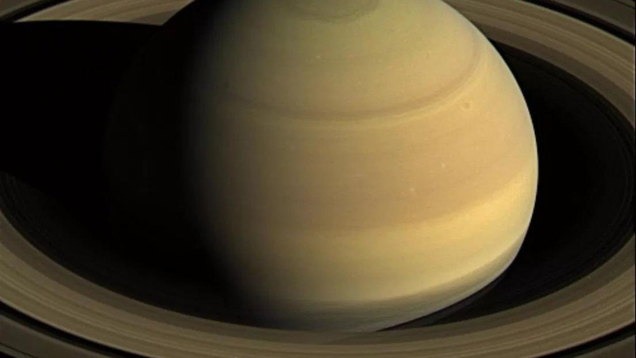 Saturno ganha destaque no céu e pode ser observado a olho nu no Brasil
