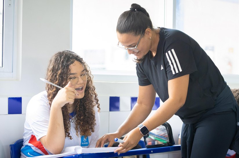 Alagoas combate abandono escolar com nova regulamentação para o Programa Professor Mentor