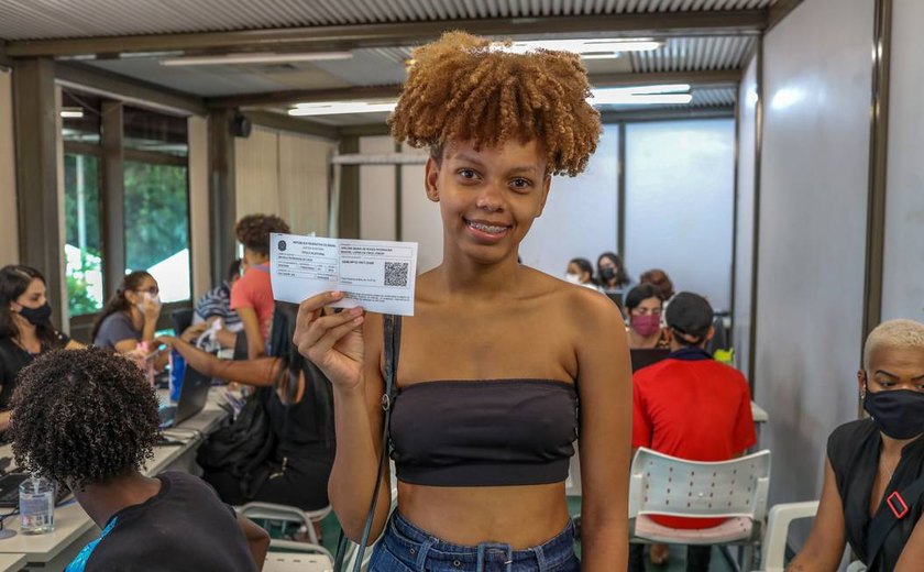 Após campanha do TSE, apoiada por Anitta e DiCaprio, Brasil ganha ao menos 2 milhões de jovens eleitores