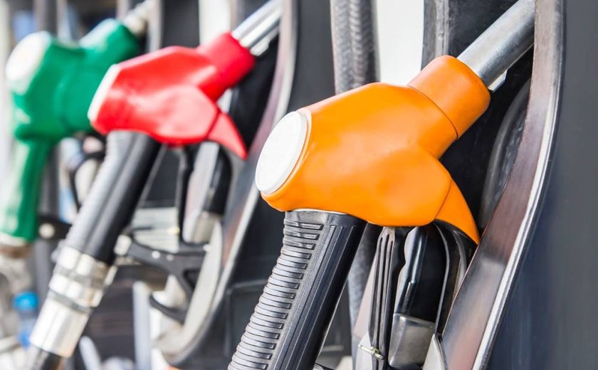 Gasolina tem 3ª alta consecutiva na média nacional e inicia maio a R$ 7,55