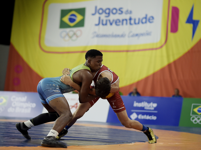 Equipe permanente do estilo greco-romano realiza intercâmbio com atletas de Alagoas