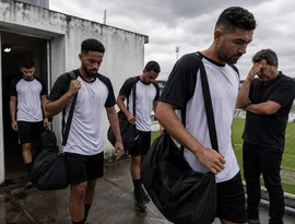 Dívida com padaria, salários atrasados e debandada de atletas: o caos que envolve a Ponte Preta antes de enfrentar o CRB