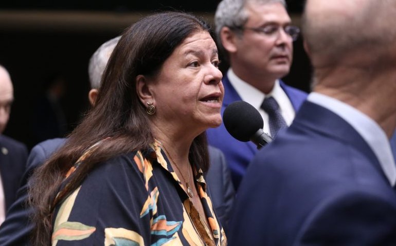 Projeto garante licença remunerada de 15 dias para cuidado de familiar doente