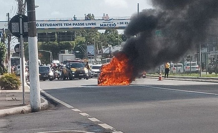 Fiat Palio pegou fogo