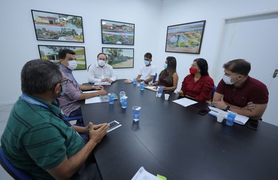 Prefeitura de Arapiraca se reúne com representantes da Casal e cobra normas para reparos em ruas