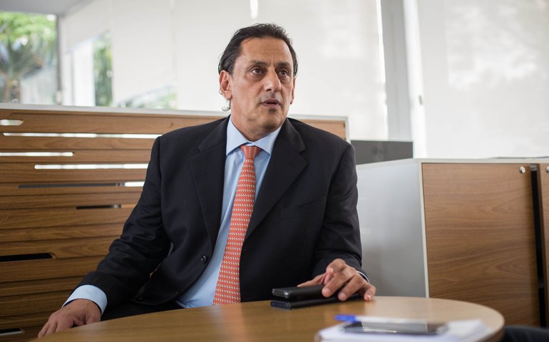 Queiroz estava há cerca de um ano em imóvel do advogado de Bolsonaro, diz polícia