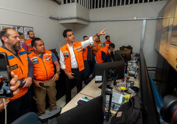 Prefeito JHC traz Defesa Civil nacional para acompanhar área de risco em Maceió