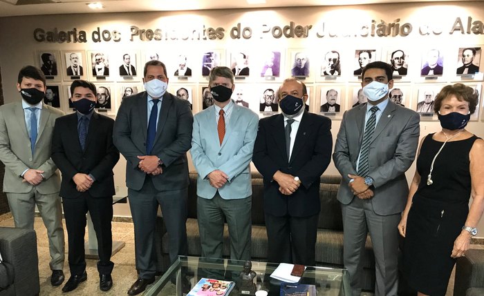 Diretores da ALMAGIS levam apoio ao novo Presidente do TJ Alagoas.