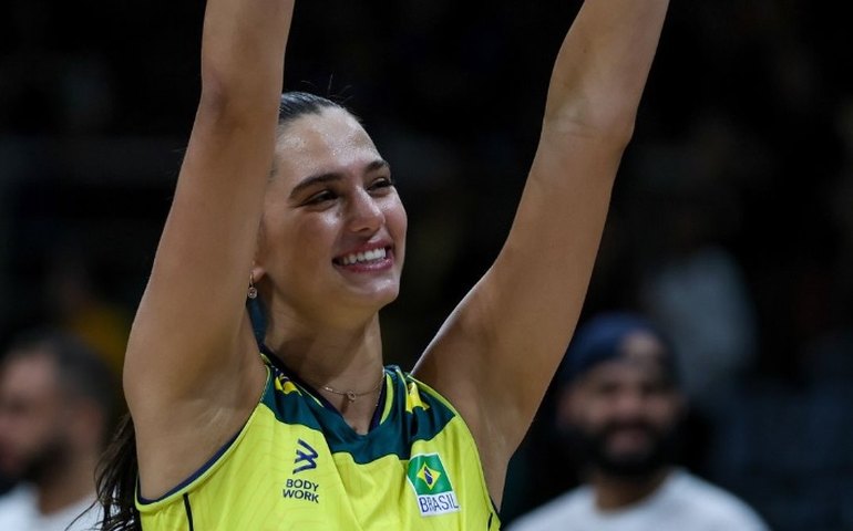 Lesionada, Julia Kudiess desfalcará seleção de vôlei na Olimpíada: 'Me despeço desse ciclo'