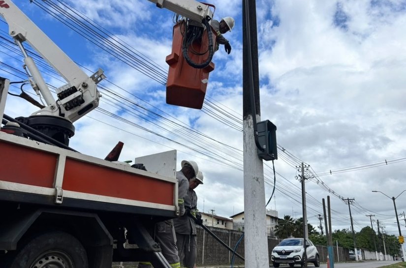 Ilumina instala novos comandos e garante fucionamento da rede de iluminação na Av. Galba Novaes de Castro