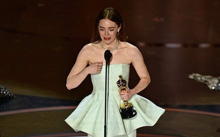 Oscar 2024: Emma Stone vence como melhor atriz por 'Pobres Criaturas'