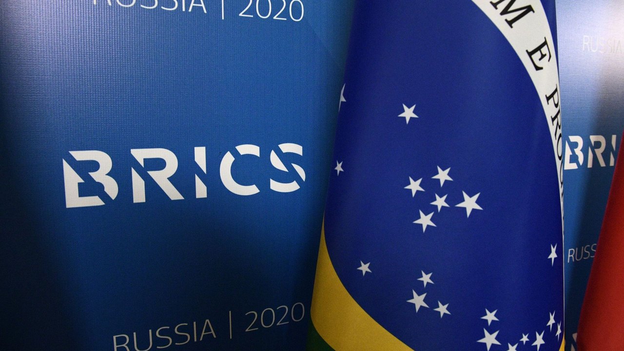 Pioneirismo no BRICS: Brasil inova com voto eletrônico e Pix
