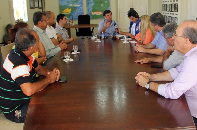 Prefeito de Penedo anuncia reajuste salarial dos professores em 7,64%