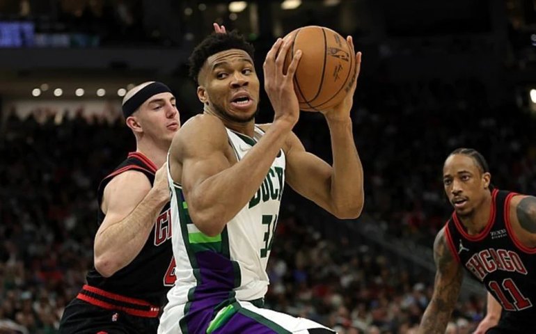 Bucks sofrem em casa, mas vencem Bulls em estreia nos playoffs da NBA