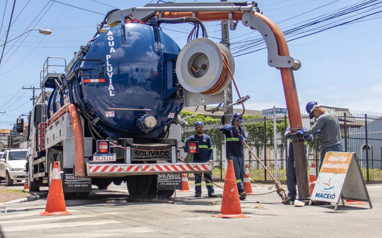 Prefeitura de Maceió retira 125 toneladas de entulhos de galerias em novembro