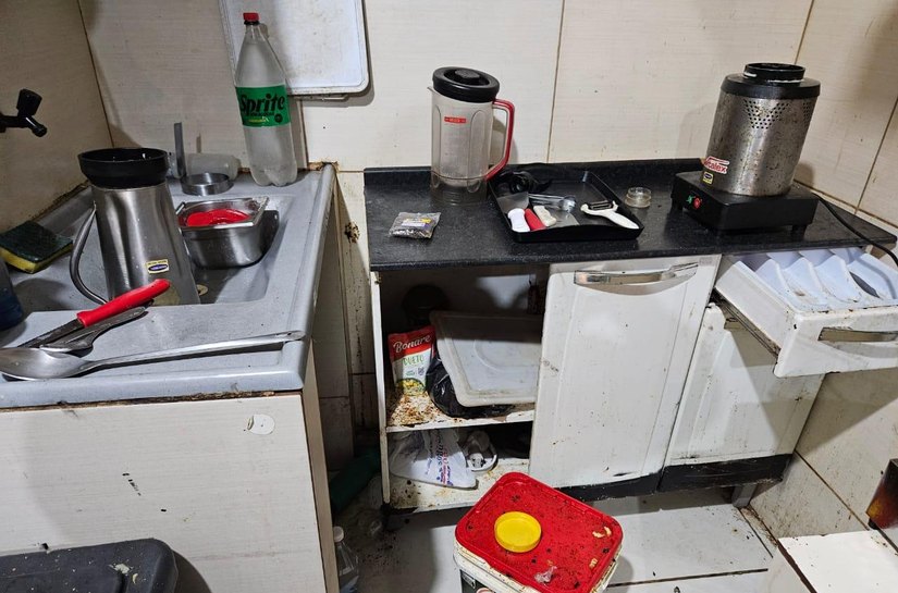 Vigilância Sanitária interdita hamburgueria por descumprimento de normas sanitárias