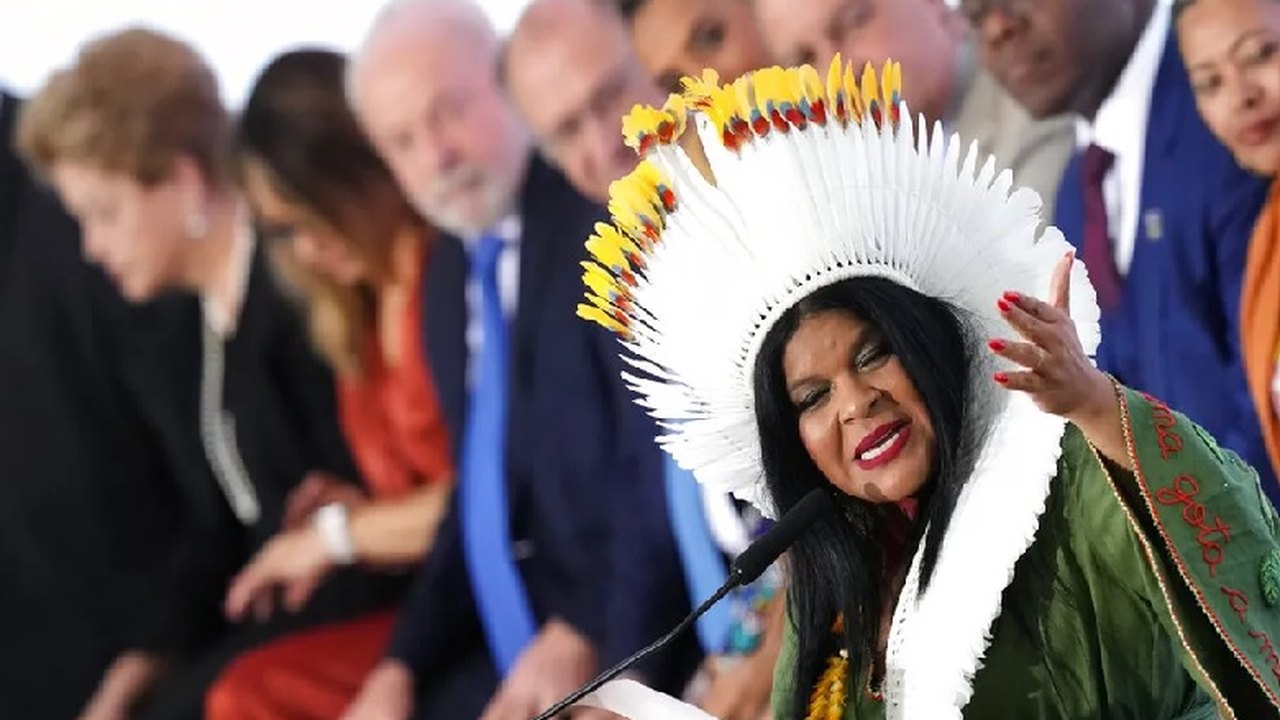 Sonia Guajajara assume Ministério dos Povos Indígenas e diz: Sem anistia