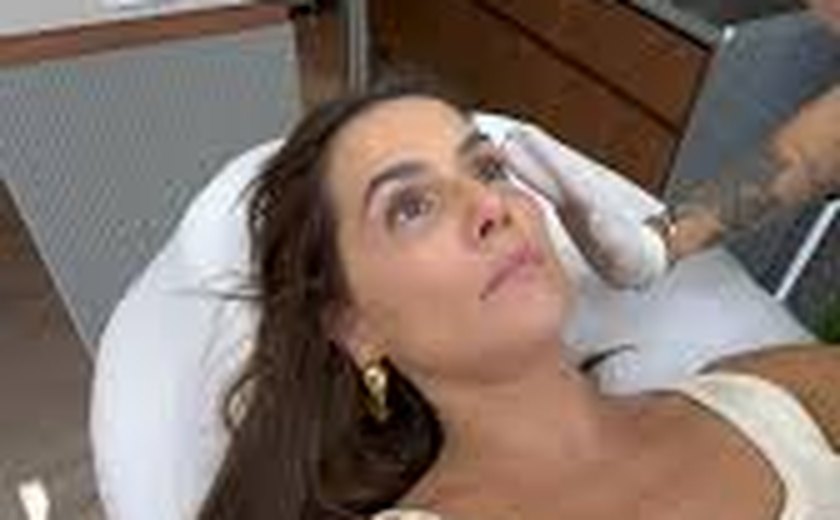 Deborah Secco faz tatuagem para camuflar as olheiras; veja o procedimento