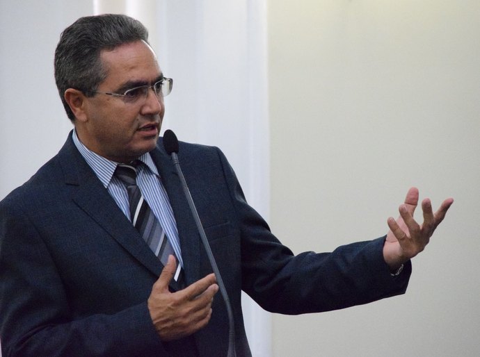 Visita de estudantes motiva debate sobre Educação no plenário da ALE