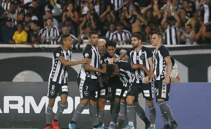 Botafogo venceu o CSA por 2 a 1 no Rio de Janeiro