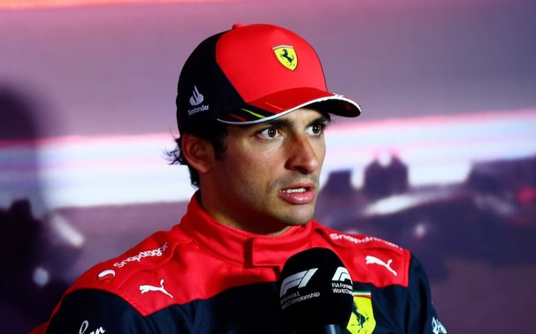 Satisfeitos, Sainz e Leclerc minimizam 'batalha' pelo pódio na reta final do GP da Itália