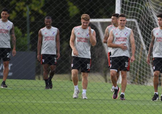 Com surto de covid-19, River tem só 10 atletas e pode ter jogador de linha no gol