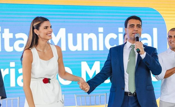 JHC planeja lançar sua esposa, Marina Cândia, nas eleições de 2026 JHC planeja lançar sua esposa, Marina Cândia, nas eleições de 2026