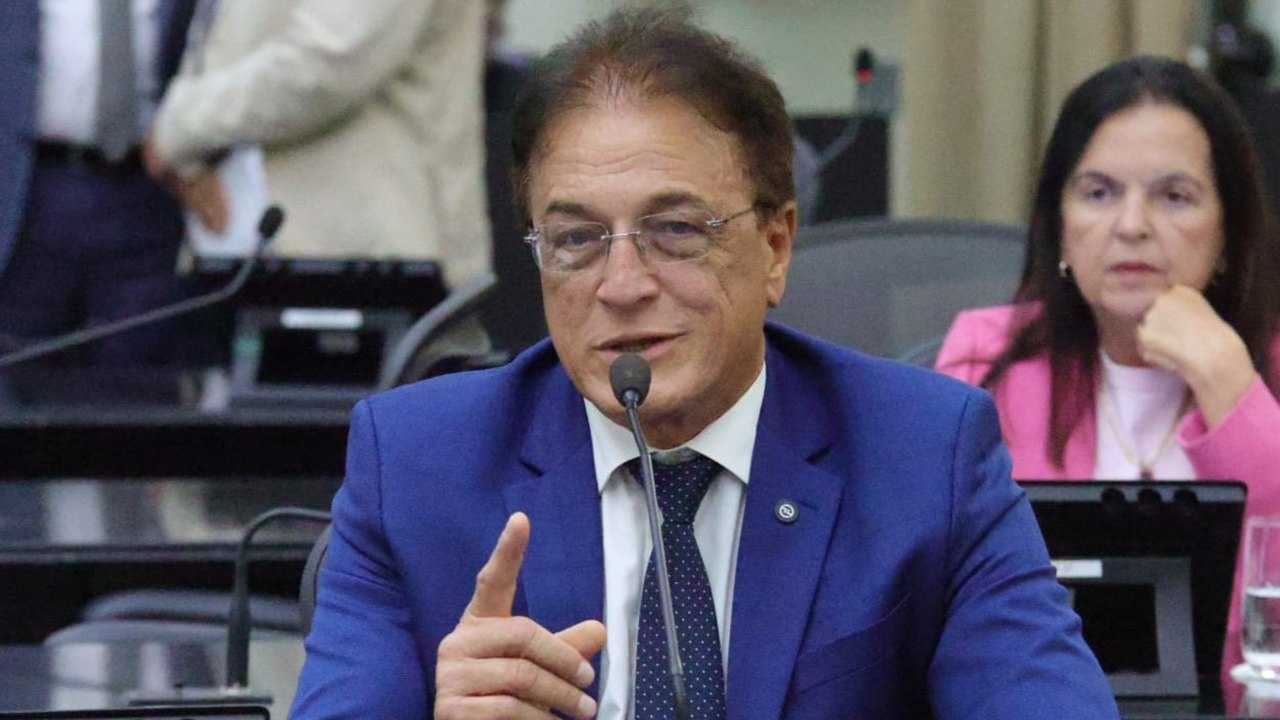Galba Novaes reassume mandato na Assembleia após saída de Bruno Toledo