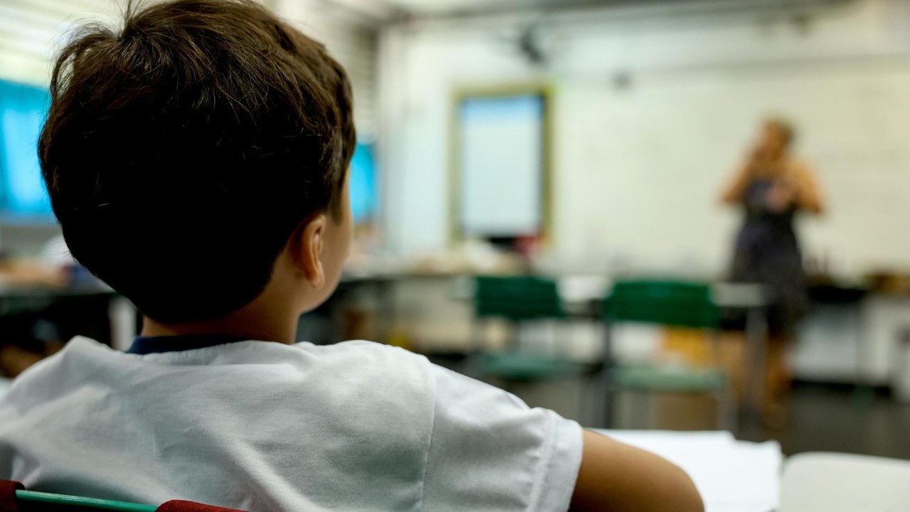 Análise: retorno da educação cívica e política às escolas não é doutrinação, mas sua ausência é