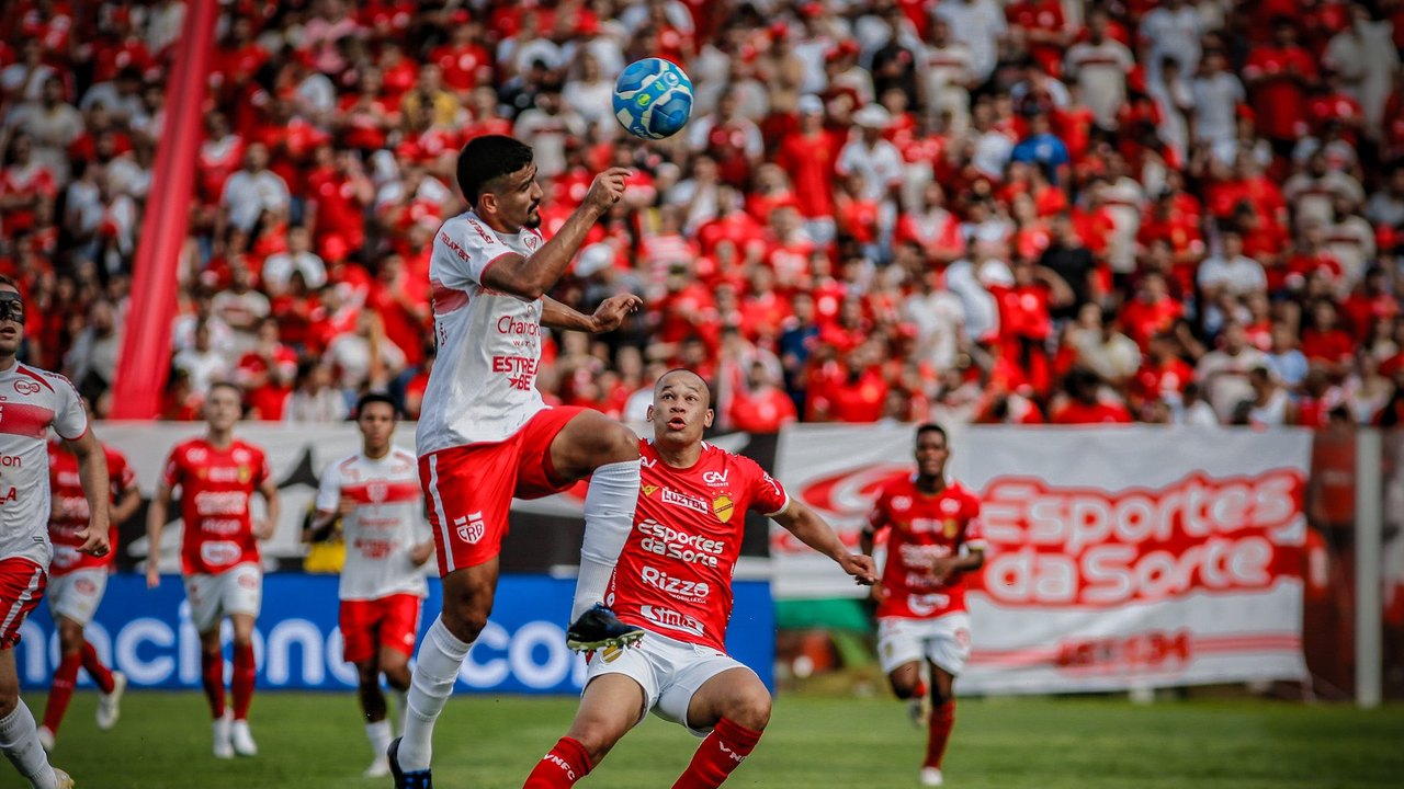 CRB vence o Vila Nova no finalzinho do jogo e chega ao 9º lugar