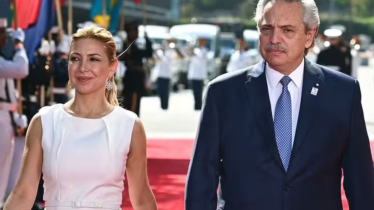 Ex-primeira dama argentina diz que sofreu ‘terrorismo psicológico’ e que Fernández a assediava ameaçando ‘se suicidar’