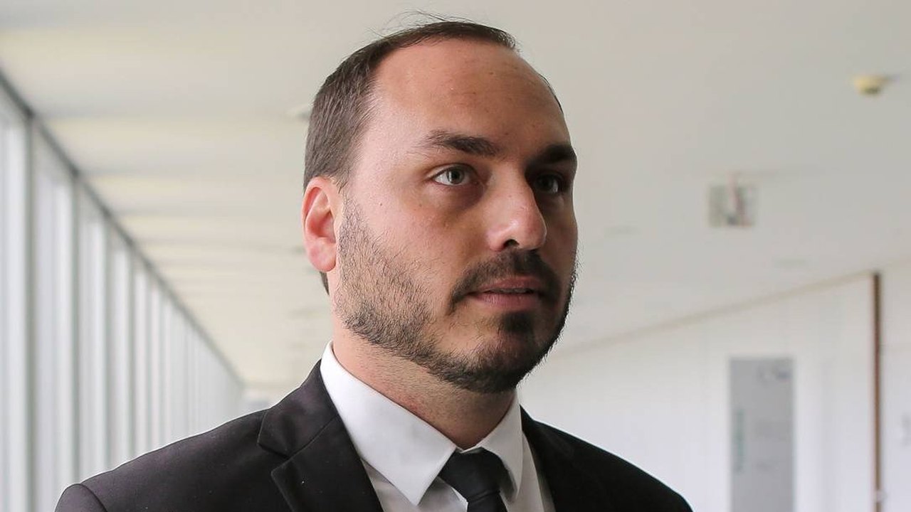 TSE manda desmonetizar canais bolsonaristas e cobra explicação de Carlos