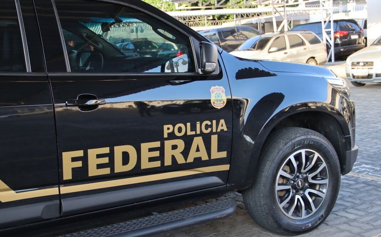 PF faz buscas na casa de homem de 67 anos acusado de apologia ao nazismo