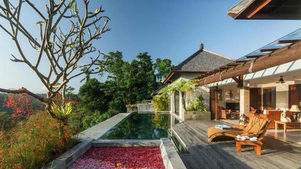 Elevador externo em resort de luxo de Bali despenca de barranco de 100 metros e mata cinco