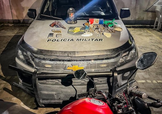 PM apreende arma e drogas com grupo criminoso que atuava no Ouro Preto