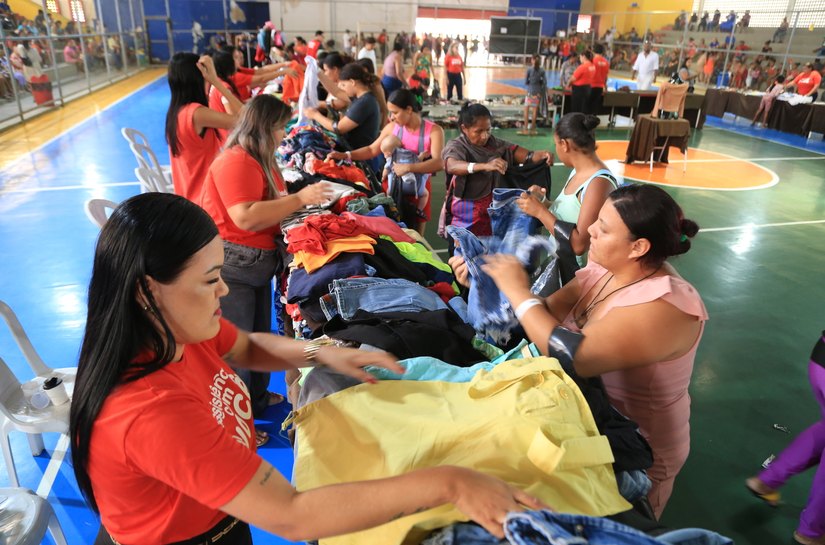 Bazar do Bem realizado pela Prefeitura de Penedo tem grande adesão e distribui mais de 8.500 itens