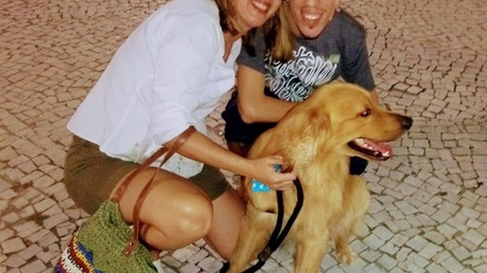 Mãe acusa condomínio de impedir presença de cão de uso terapêutico do filho