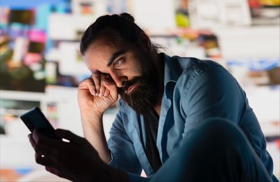 Especialista alerta para os impactos do excesso de tempo de tela na saúde mental